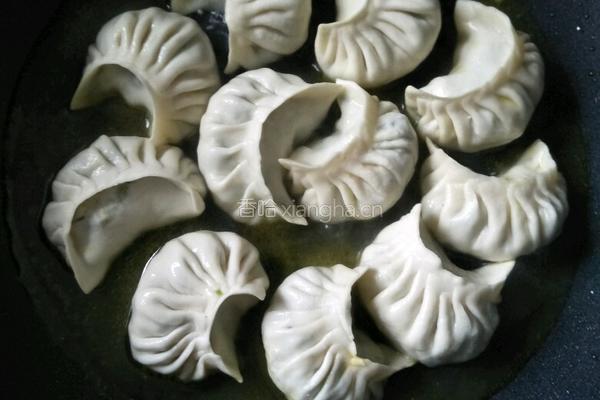 抱蛋煎饺的做法图解7