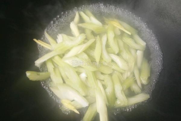 西芹炒牛肉的做法图解4