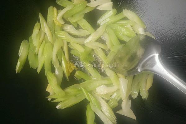 西芹炒牛肉的做法图解6