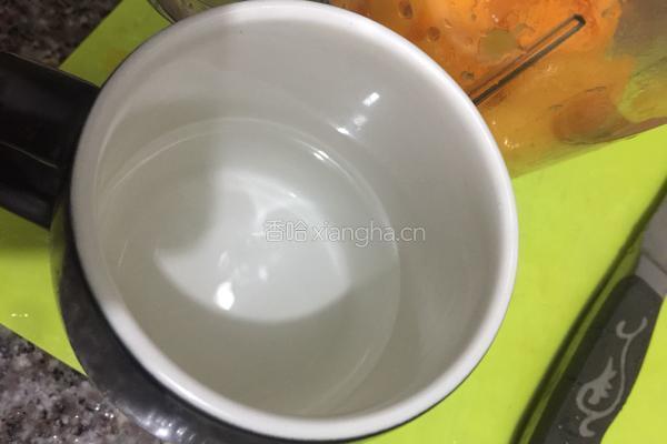 百香芒果汁的做法图解3