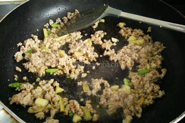 肉末炒大白菜的做法图解5