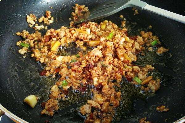 肉末炒大白菜的做法图解7
