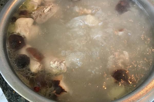 香菇炖鸡的做法图解4