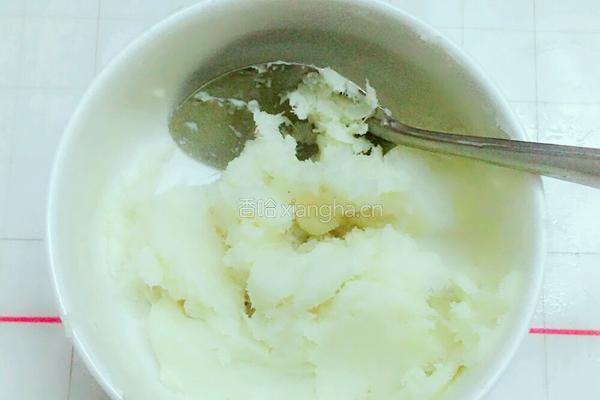 宝宝辅食（10个月以后的宝宝都适合哦）山药秋葵鸡蛋卷的做法图解1
