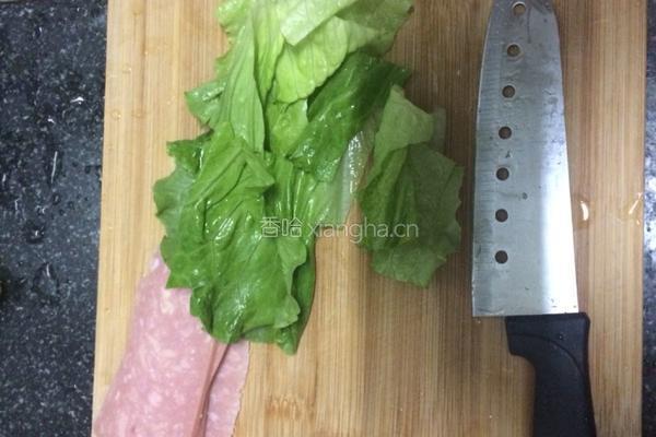 鸡蛋火腿三明治的做法图解1