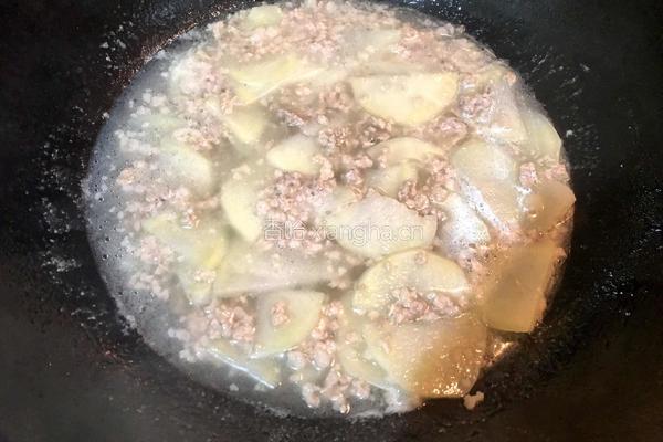 土豆片肉末汤的做法图解7