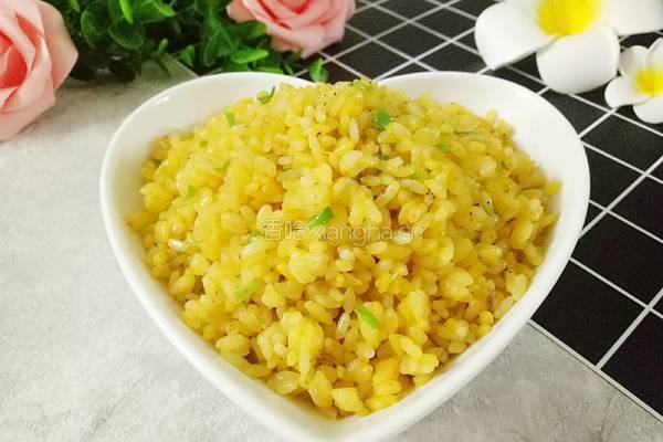 简易黄金蛋炒饭的做法图解2