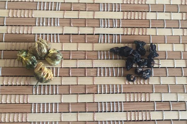 黑枸杞胎菊茶的做法图解2