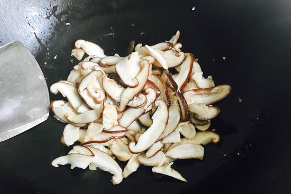 香菇焖土豆的做法图解8