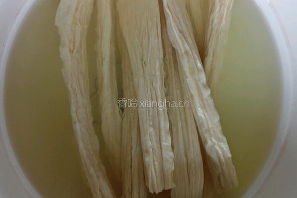 腐竹拌菠菜的做法图解1