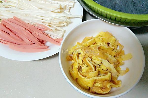 五彩菠菜烩的做法图解5