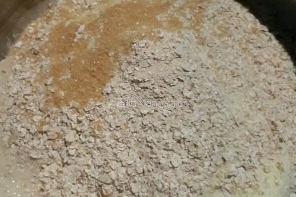 粗粮细作奶味麦片馒头的做法图解1