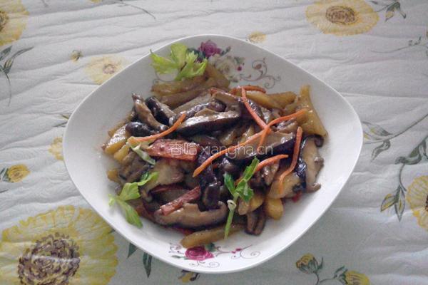 香菇炒土豆条的做法图解1
