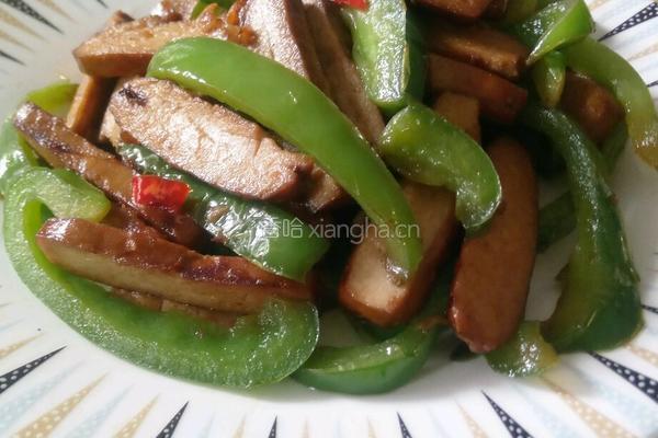 豆腐干炒灯笼椒的做法图解7