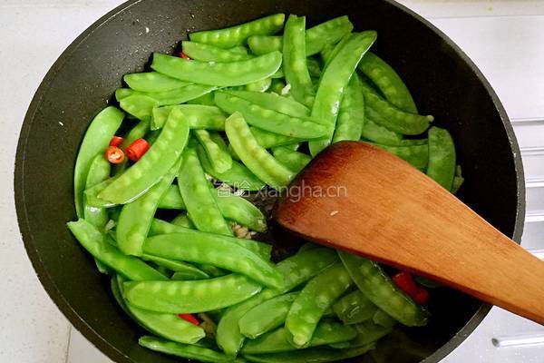 蒜香荷兰豆的做法图解5