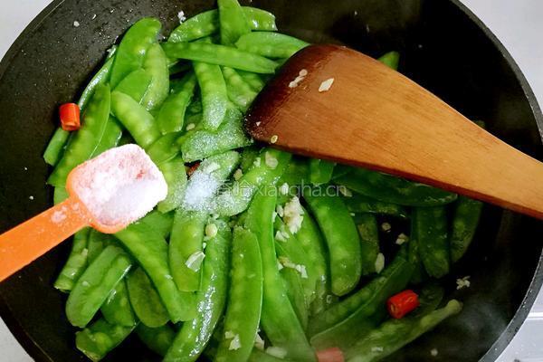 蒜香荷兰豆的做法图解7