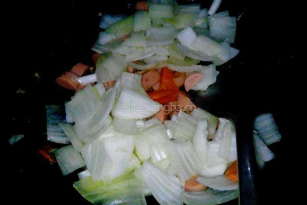 洋葱炒火腿肠的做法图解7