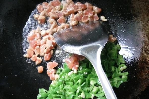 椒盐玉米里脊肉丁的做法图解6