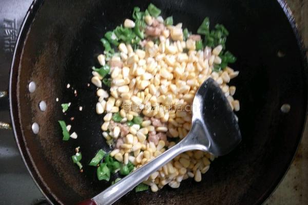 椒盐玉米里脊肉丁的做法图解7