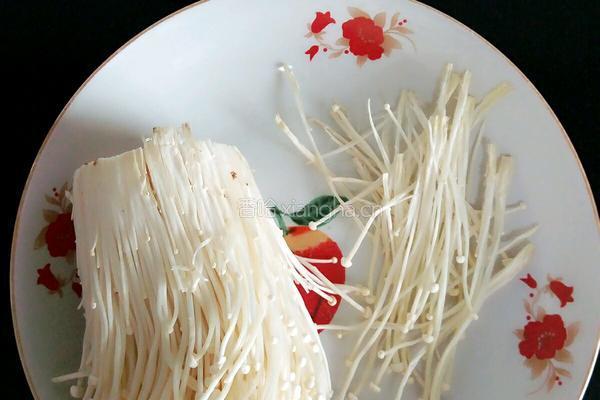 麻辣金针菇的做法图解1