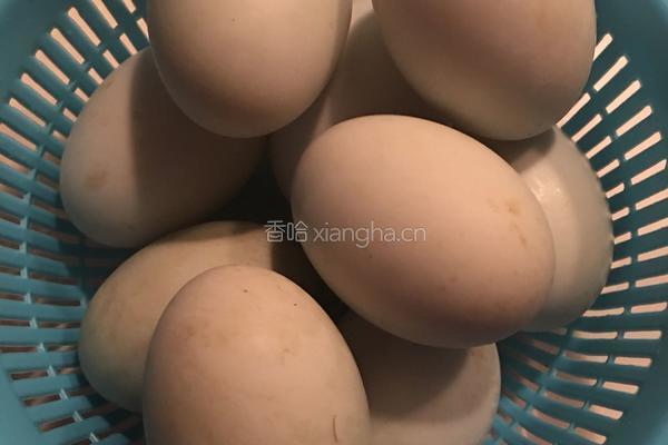 腌制咸鸭蛋的做法图解1