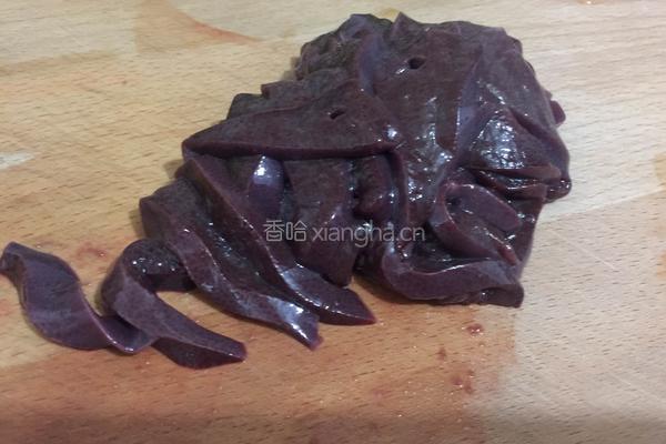 爆炒猪肝的做法图解1