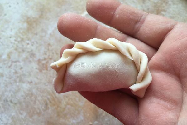 花边饺子（猪肉韭菜馅儿）的做法图解11