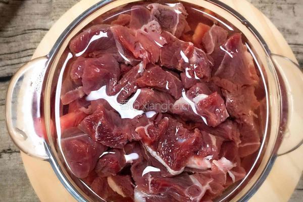 牛肉炖土豆的做法图解1