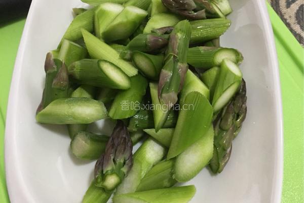 芦笋炒虾仁的做法图解3
