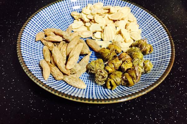 石斛花旗参炖瘦肉的做法图解1