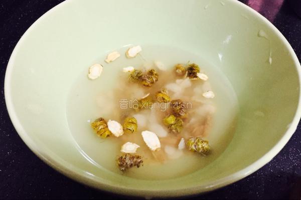 石斛花旗参炖瘦肉的做法图解2