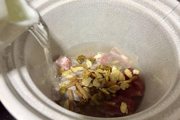 石斛花旗参炖瘦肉的做法图解5