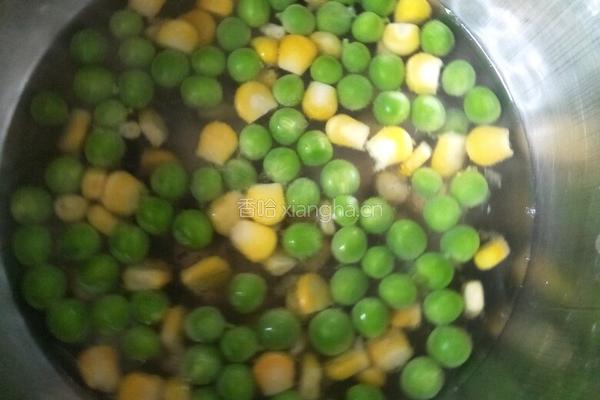 酱油炒饭的做法图解1