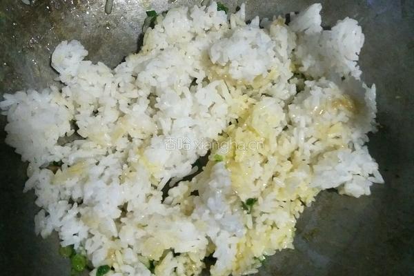 酱油炒饭的做法图解6