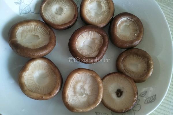 香菇酿肉末的做法图解3