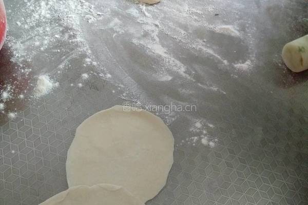 韭菜鸡蛋馅饺子的做法图解4