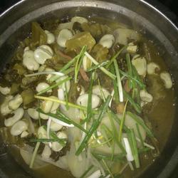 酸菜洋芋蚕豆汤的做法[图]