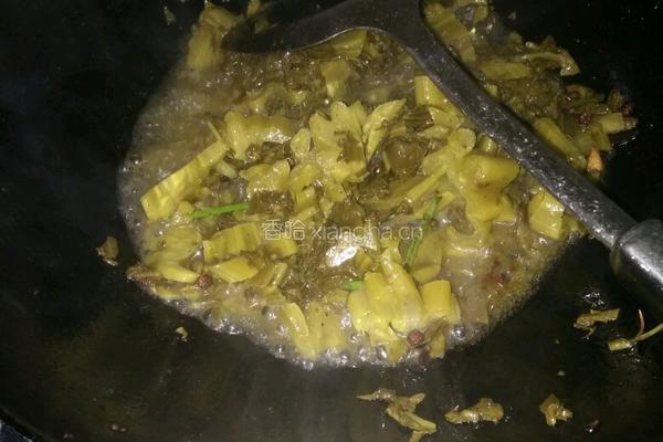 酸菜洋芋蚕豆汤的做法图解5