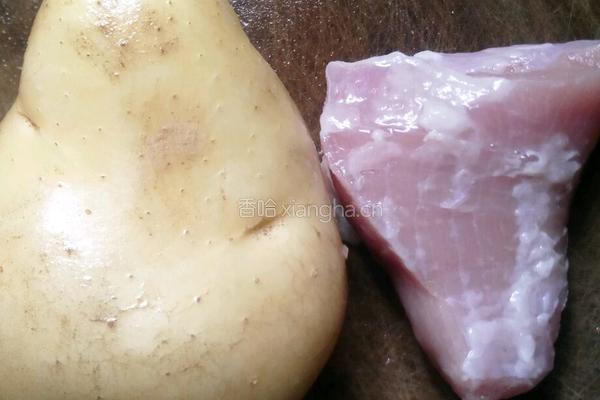 土豆丝炒肉的做法图解1
