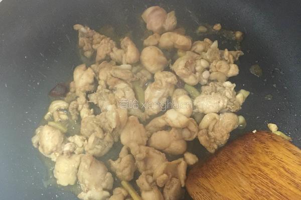 蜜汁鸡腿南瓜丁的做法图解4