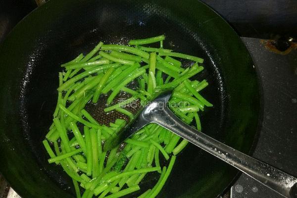 清炒茼蒿的做法图解2
