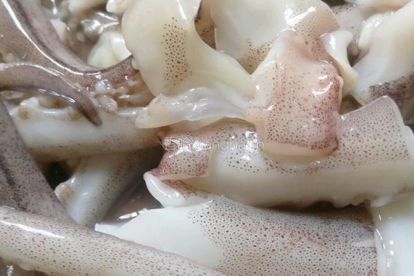 鱿鱼须炒荷兰豆的做法图解4