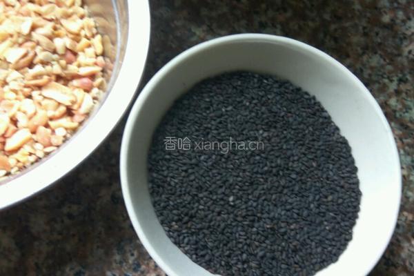 黑芝麻花生糖的做法图解2