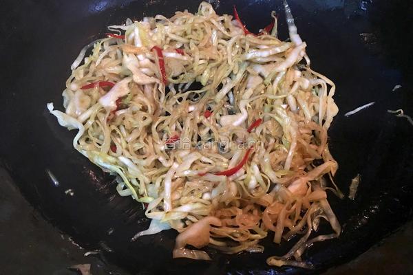蚝油包菜丝的做法图解6