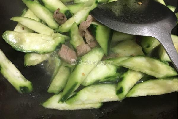 家常瘦肉炒丝瓜的做法图解4