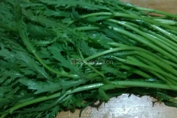 炒茼蒿的做法图解1