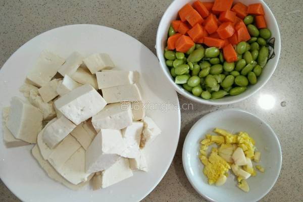 虾仁豆腐毛豆汤的做法图解2