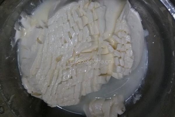 手工做新鲜的意大利里科塔乳清奶酪(纯乳清奶酪)乳清芝士的做法图解2