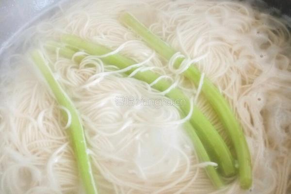 油渣芹菜打卤面的做法图解5