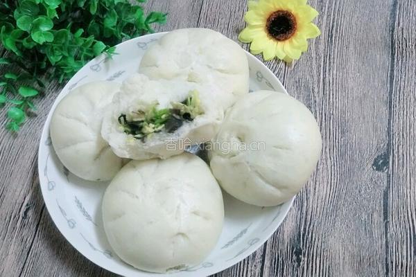 西葫芦鸡蛋馅包子的做法图解1